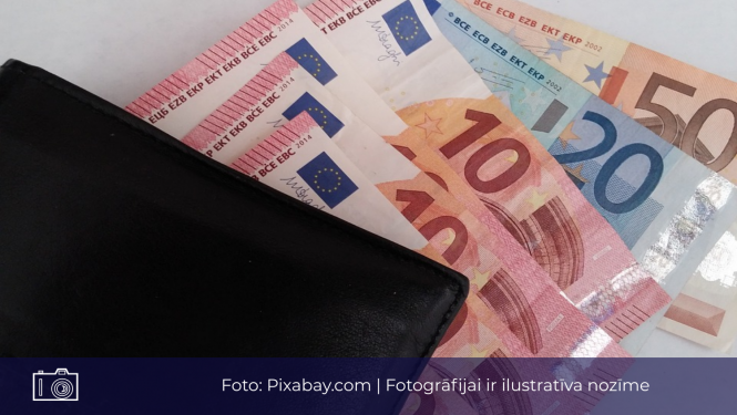 Ilustratīvs attēls ar naudas maku un eiro banknotēm