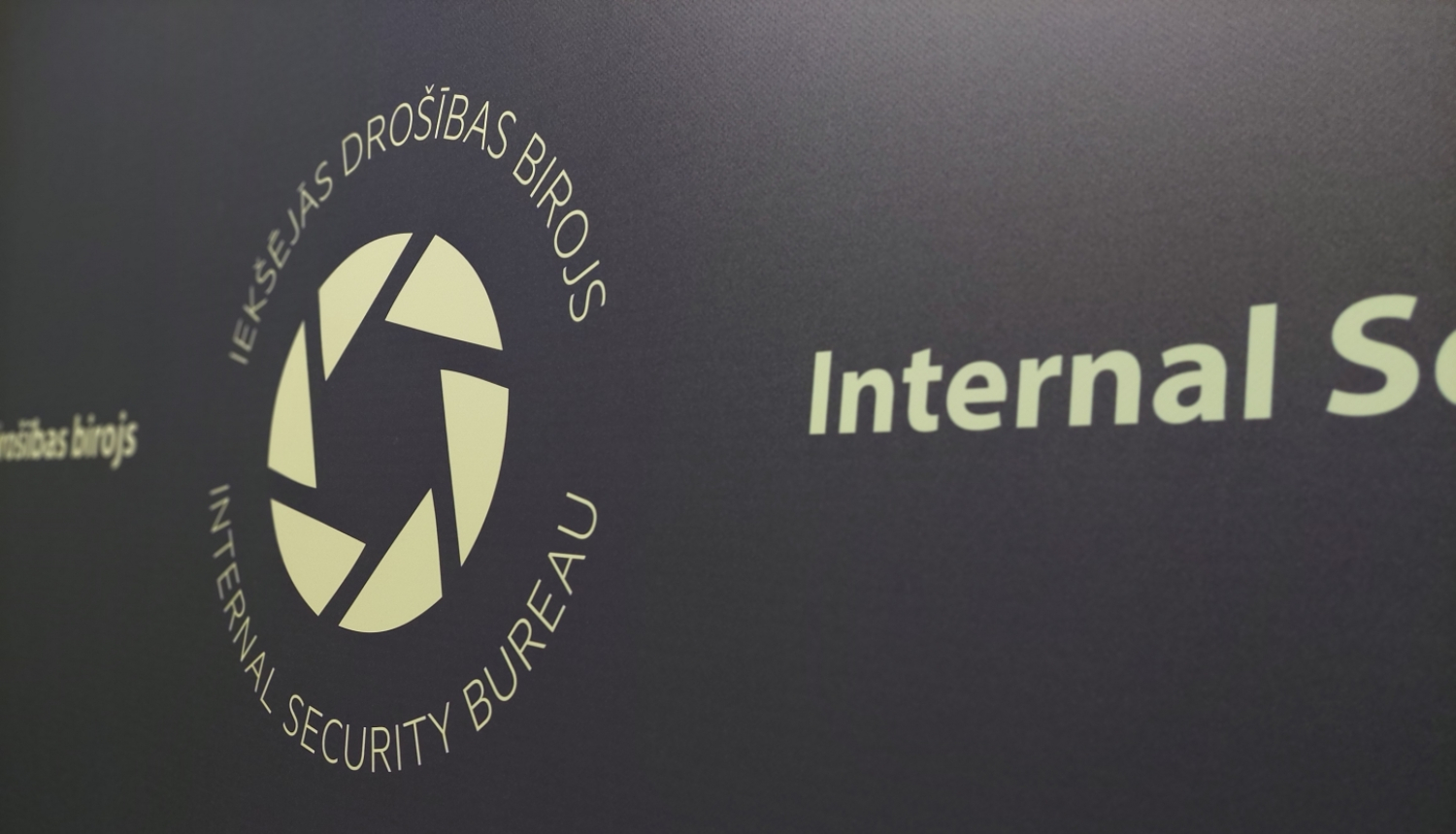 Attēls ar Iekšējās drošības biroja logo